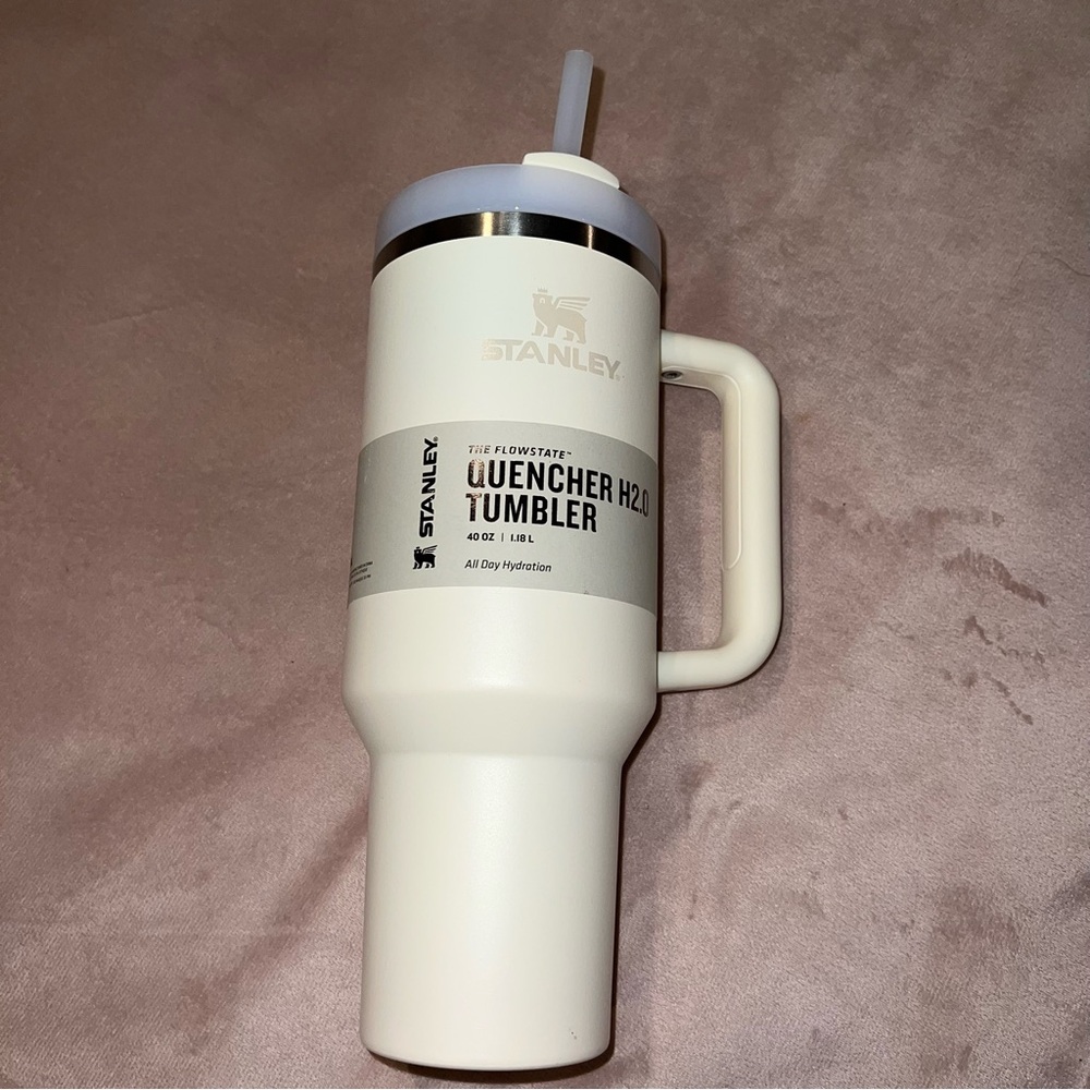 Stanley Cream Tumbler with Handle and Straw 40oz